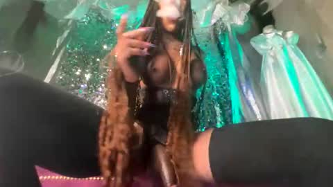 luvvlee online show from March 2026 10:15:02 AM