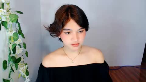 queen lux online show from November 2025 02:59:01 AM