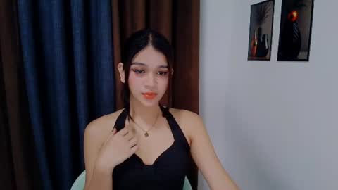 queen lux online show from July 2026 10:12:01 PM