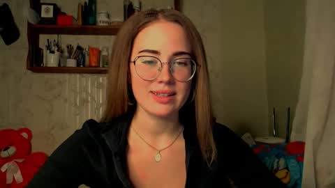 Snapshot of luxie_queen chatting on November 2025 08:22:02 PM Katie online show from November 2025 08:22:02 PM