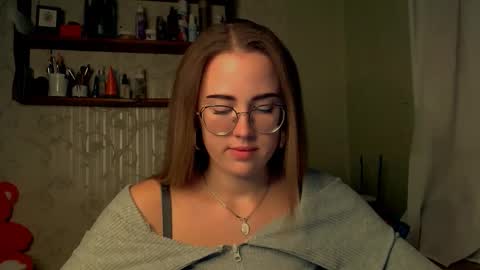 Snapshot of luxie_queen chatting on November 2025 04:11:02 PM Katie online show from November 2025 04:11:02 PM