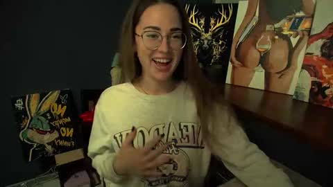 Snapshot of luxie_queen chatting on November 2025 02:05:01 PM Katie online show from November 2025 02:05:01 PM