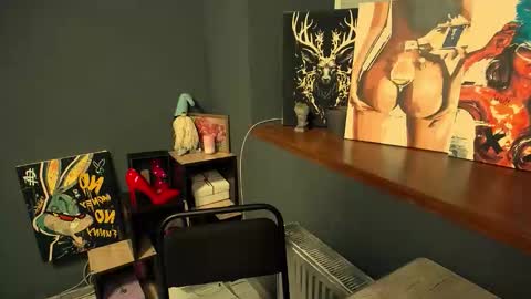 Snapshot of luxie_queen chatting on November 2025 01:23:01 PM Katie online show from November 2025 01:23:01 PM