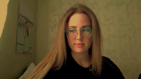 Snapshot of luxie_queen chatting on May 2026 02:00:01 PM Katie online show from May 2026 02:00:01 PM