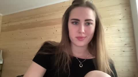 Snapshot of luxie_queen chatting on May 2026 04:03:01 PM Katie online show from May 2026 04:03:01 PM