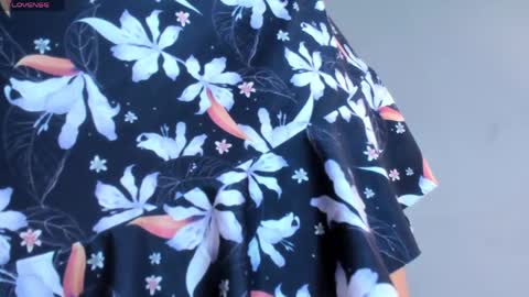 Snapshot of luxylux_ chatting on April 2026 12:03:02 AM Luxy Lux online show from April 2026 12:03:02 AM