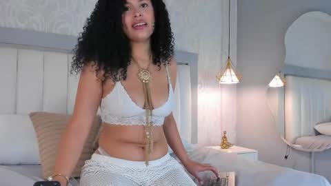 Snapshot of luxylux_ chatting on April 2026 12:56:01 AM Luxy Lux online show from April 2026 12:56:01 AM