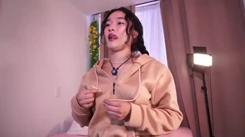 Snapshot of lyhana_lee chatting on June 2026 01:58:02 PM Lyhana Lee online show from June 2026 01:58:02 PM