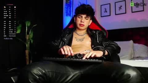 Lyle Bennett Freelance Model online show from March 2026 02:20:01 PM