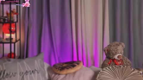 Snapshot of lynda_west chatting on October 2025 05:08:02 AM Lynda online show from October 2025 05:08:02 AM