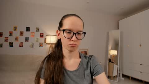 Sara online show from March 2025 10:19:02 PM