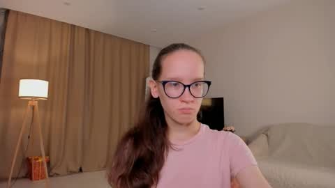 Sara online show from October 2025 04:05:02 PM