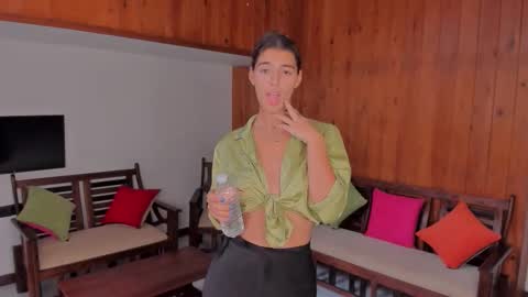 Snapshot of lynn_jackson chatting on November 2025 04:44:02 AM LYNN online show from November 2025 04:44:02 AM