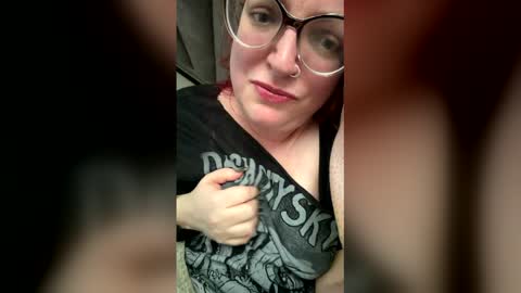 Snapshot of lynnexoxo chatting on January 2026 06:04:01 AM Lynne online show from January 2026 06:04:01 AM