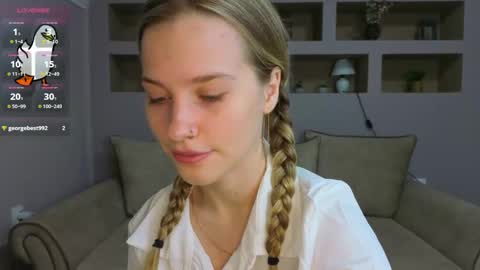 Lynn online show from November 2025 03:23:01 PM