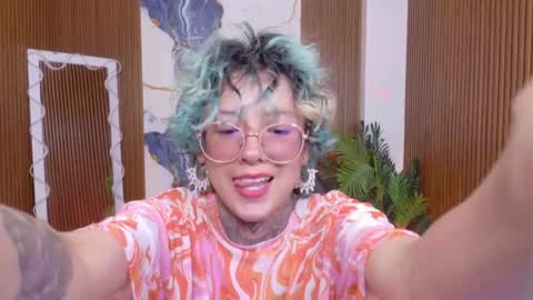 lyra_tay online show from June 2026 07:19:01 PM