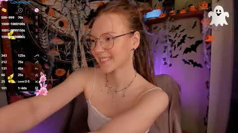 Snapshot of lyra_thenymph chatting on November 2025 12:10:01 AM Lyra online show from November 2025 12:10:01 AM