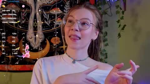 Snapshot of lyra_thenymph chatting on November 2025 12:05:01 AM Lyra online show from November 2025 12:05:01 AM