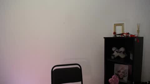 Snapshot of m_i_k_i_ chatting on February 2026 01:51:01 PM m_i_k_i_ online show from February 2026 01:51:01 PM