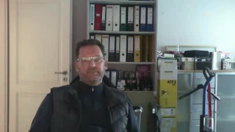 macfly67 online show from October 2025 03:38:02 PM