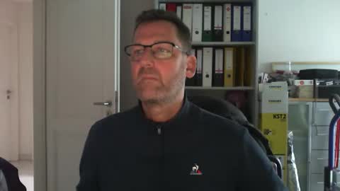 macfly67 online show from December 2025 09:46:02 AM