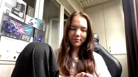 Snapshot of machellebazaldua chatting on May 2026 05:01:02 AM Mila online show from May 2026 05:01:02 AM