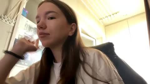 Snapshot of machellebazaldua chatting on May 2026 05:02:01 AM Mila online show from May 2026 05:02:01 AM