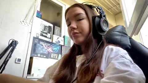 Snapshot of machellebazaldua chatting on May 2026 09:05:01 AM Mila online show from May 2026 09:05:01 AM