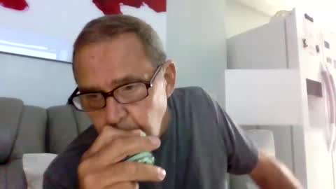 Snapshot of machet1 chatting on December 2024 03:05:01 PM machet1 online show from December 2024 03:05:01 PM