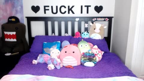 Mackenzie Wolfe online show from October 2025 04:09:02 AM