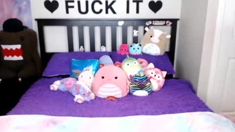 Mackenzie Wolfe online show from November 2025 04:24:02 AM