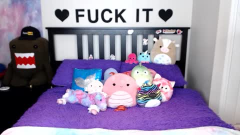 Mackenzie Wolfe online show from November 2025 03:09:02 AM