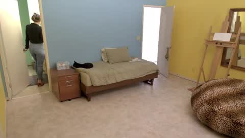 Madam Edgewood online show from July 2026 09:32:02 PM