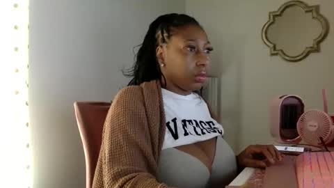 Snapshot of madam_glam chatting on April 2026 04:22:01 PM madam_glam online show from April 2026 04:22:01 PM
