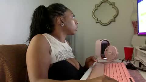 Snapshot of madam_glam chatting on May 2026 03:51:02 PM madam_glam online show from May 2026 03:51:02 PM