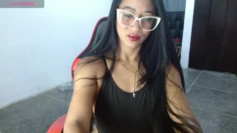 Snapshot of madam_klauss chatting on May 2026 07:02:02 AM EMILY online show from May 2026 07:02:02 AM