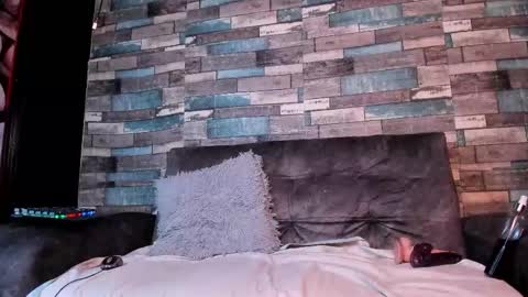 Lucy online show from December 2025 03:35:01 AM