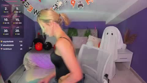 Evelyn online show from November 2025 06:37:02 AM