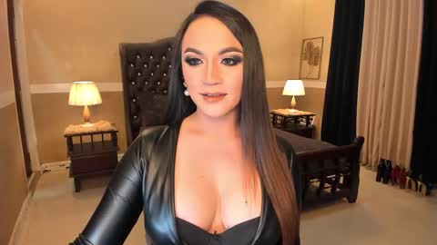 Snapshot of madammistressdominatrixxx chatting on November 2025 11:37:02 PM Alison Kloss online show from November 2025 11:37:02 PM