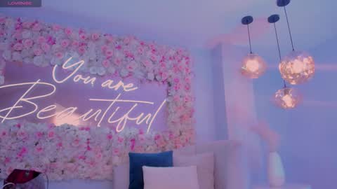 Maddison online show from November 2025 04:02:02 AM