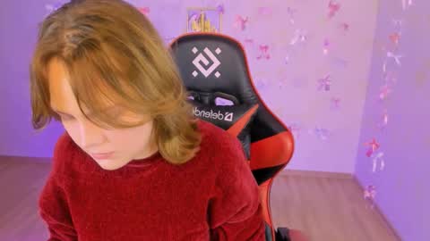 Snapshot of madeline_doll chatting on November 2025 04:38:02 PM Madeline online show from November 2025 04:38:02 PM