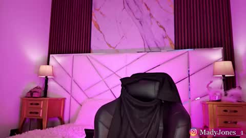 Snapshot of madeline_sweet_ chatting on March 2026 02:52:01 AM Madeline online show from March 2026 02:52:01 AM