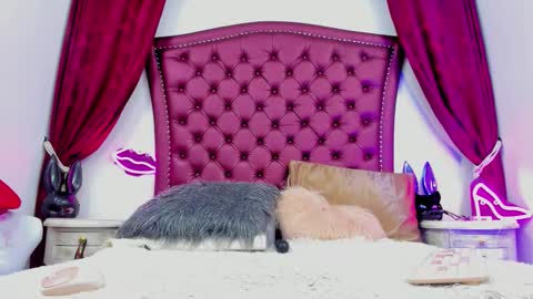 Maddison online show from September 2025 03:00:02 PM