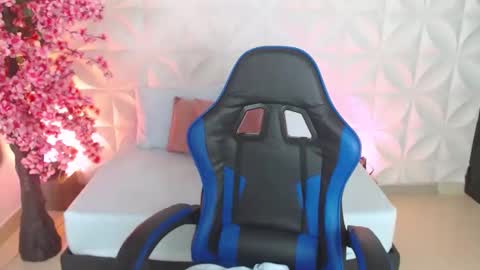 Snapshot of madison_saenzz chatting on June 2026 01:13:01 PM M A D I S O N online show from June 2026 01:13:01 PM