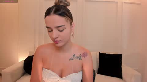 Maddi Collins online show from June 2026 07:48:01 PM