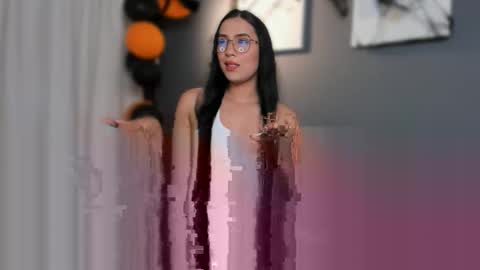 Snapshot of madisson_25 chatting on October 2025 06:19:02 PM madisson_25 online show from October 2025 06:19:02 PM