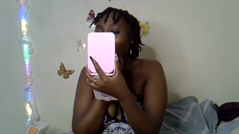 Maee online show from November 2025 06:56:02 PM