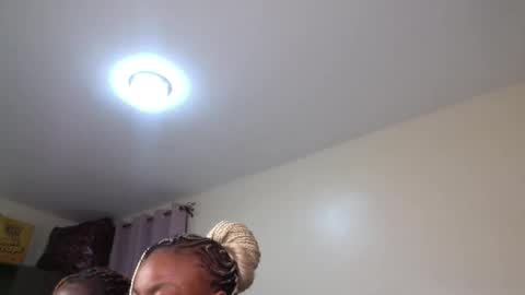 Maelys online show from May 2026 06:49:02 PM