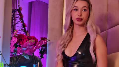 M. online show from November 2025 07:37:02 PM