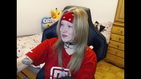 Snapshot of maggieswaggy chatting on January 2025 07:38:01 PM Magdalene Swaggy online show from January 2025 07:38:01 PM